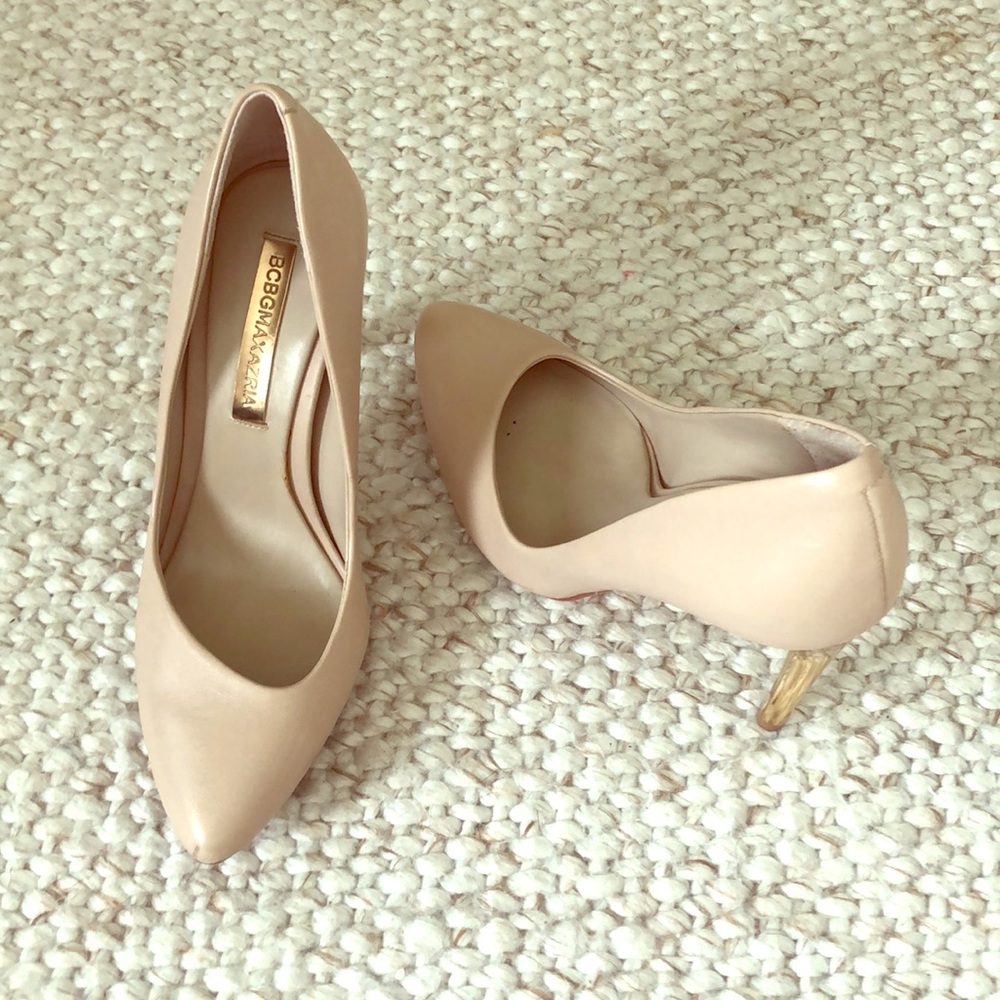 BCBGMAXAZRIA Nude Pumps w/ Gold Heel